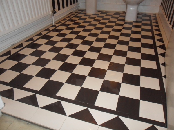 Cambridge Victorian tile design with Dogtooth Border